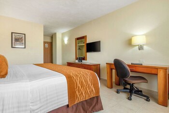 Comfort Inn Puerto Vallarta Golfside & Marina