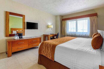 Comfort Inn Puerto Vallarta Golfside & Marina