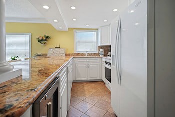 Aqua Bay Club Condos