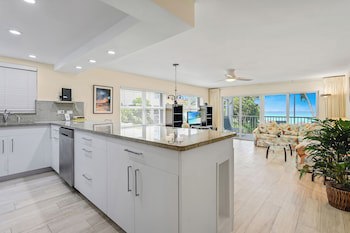 Aqua Bay Club Condos