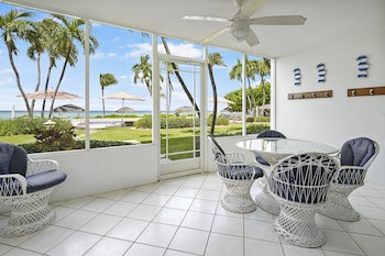 Aqua Bay Club Condos