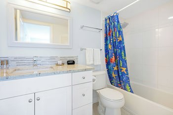 Aqua Bay Club Condos