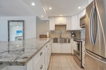 Aqua Bay Club Condos