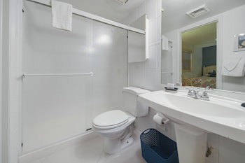 Aqua Bay Club Condos