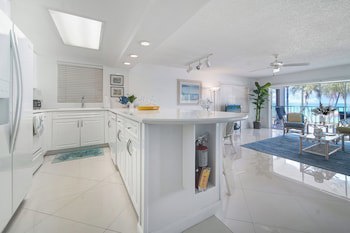 Aqua Bay Club Condos
