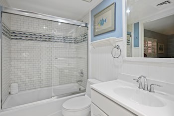 Aqua Bay Club Condos