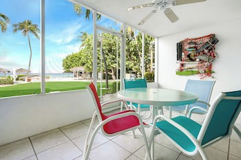 Aqua Bay Club Condos