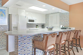 Aqua Bay Club Condos