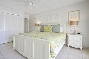 Aqua Bay Club Condos