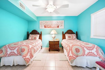 Aqua Bay Club Condos