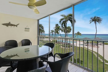 Aqua Bay Club Condos