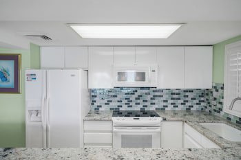 Aqua Bay Club Condos
