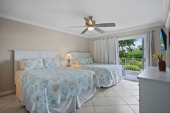 Aqua Bay Club Condos