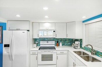 Aqua Bay Club Condos