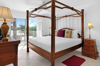 Aqua Bay Club Condos
