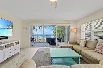 Aqua Bay Club Condos