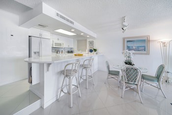 Aqua Bay Club Condos
