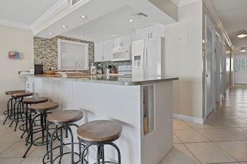 Aqua Bay Club Condos