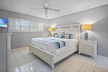 Aqua Bay Club Condos