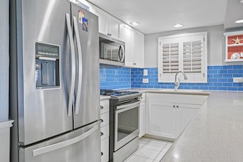 Aqua Bay Club Condos