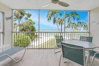 Aqua Bay Club Condos