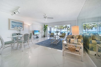 Aqua Bay Club Condos