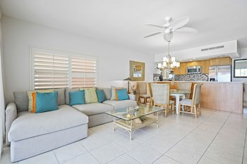 Aqua Bay Club Condos