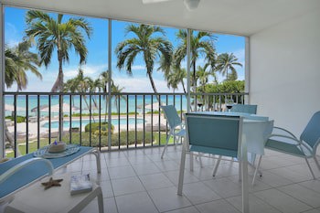 Aqua Bay Club Condos
