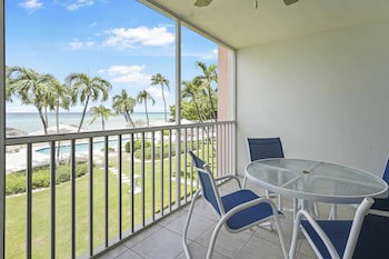 Aqua Bay Club Condos