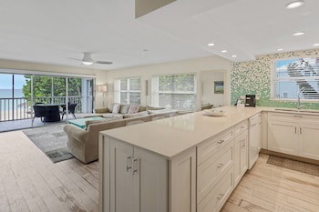 Aqua Bay Club Condos