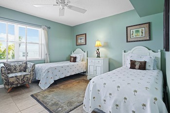 Aqua Bay Club Condos