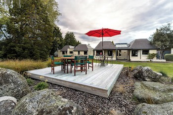 Distinction Te Anau Hotel And Villas