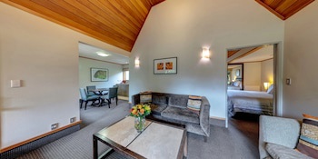 Distinction Te Anau Hotel And Villas