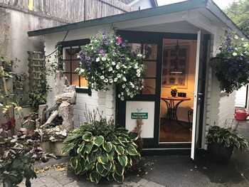 Avlon House Bed & Breakfast