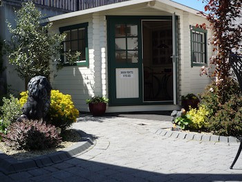 Avlon House Bed & Breakfast
