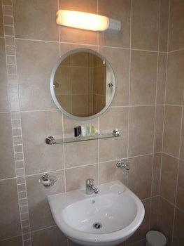 Avlon House Bed & Breakfast