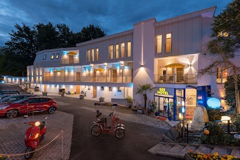 Barry Memle Lake Side Resort