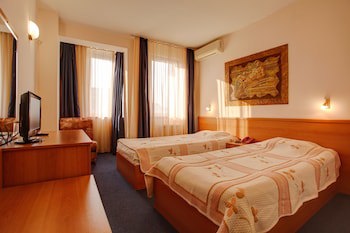 Central Plaza Hotel