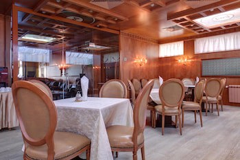 Central Plaza Hotel