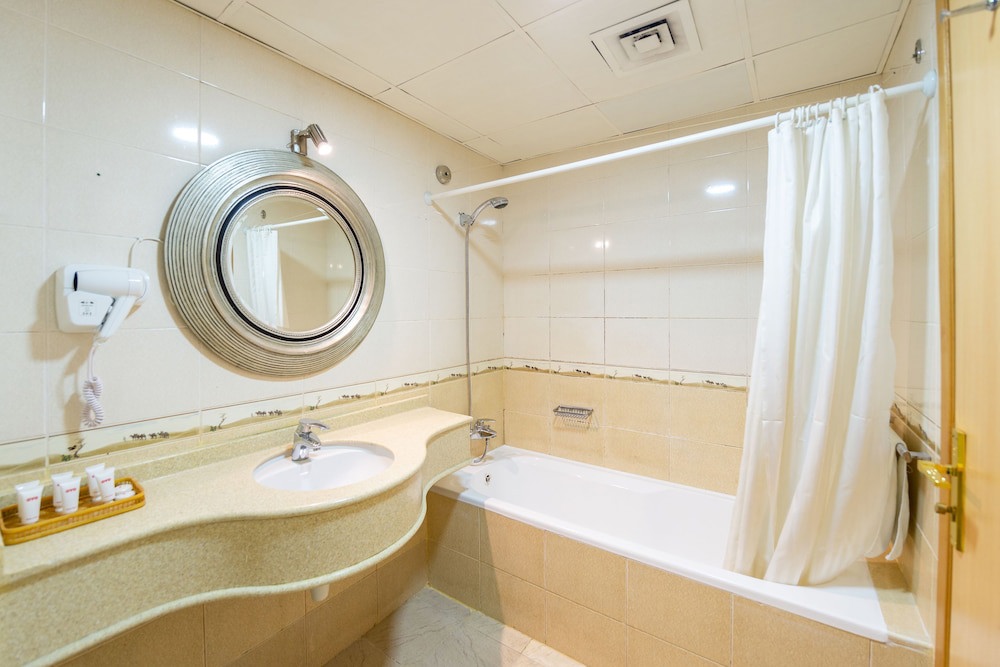 Crystal Plaza Hotel