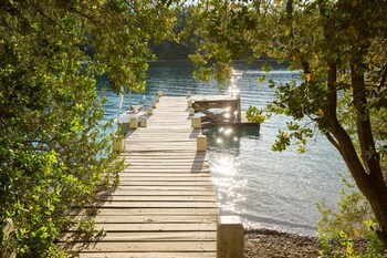 Isla Victoria Lodge