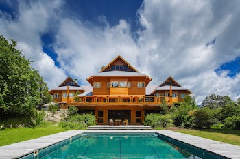 Isla Victoria Lodge