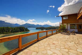 Isla Victoria Lodge
