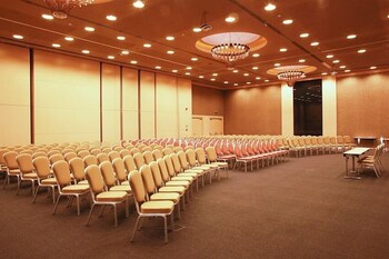 Golden Tulip Ana Dome