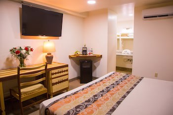 Hotel La Villa De Zaragoza