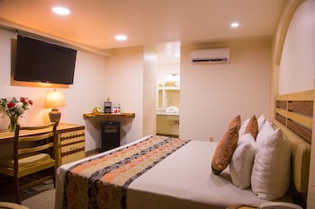 Hotel La Villa De Zaragoza