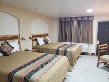 Hotel La Villa De Zaragoza