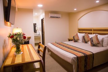 Hotel La Villa De Zaragoza