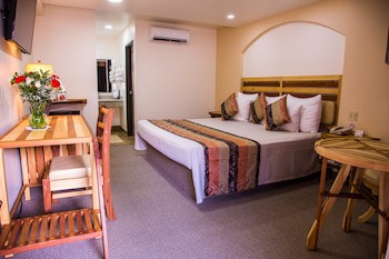 Hotel La Villa De Zaragoza