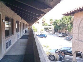 Hotel La Villa De Zaragoza